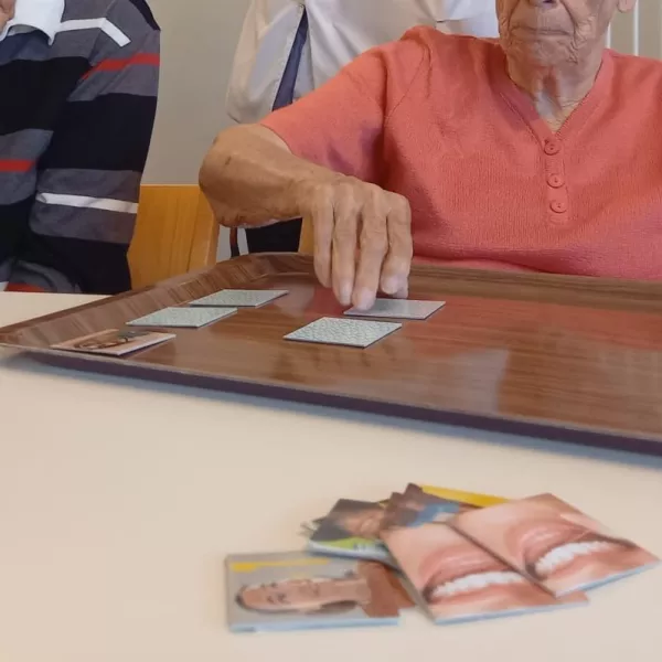 Memory spel met mondzorgmateriaal