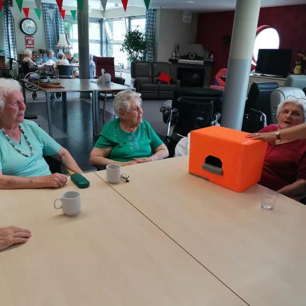Voeldoos met mondzorgmaterialen